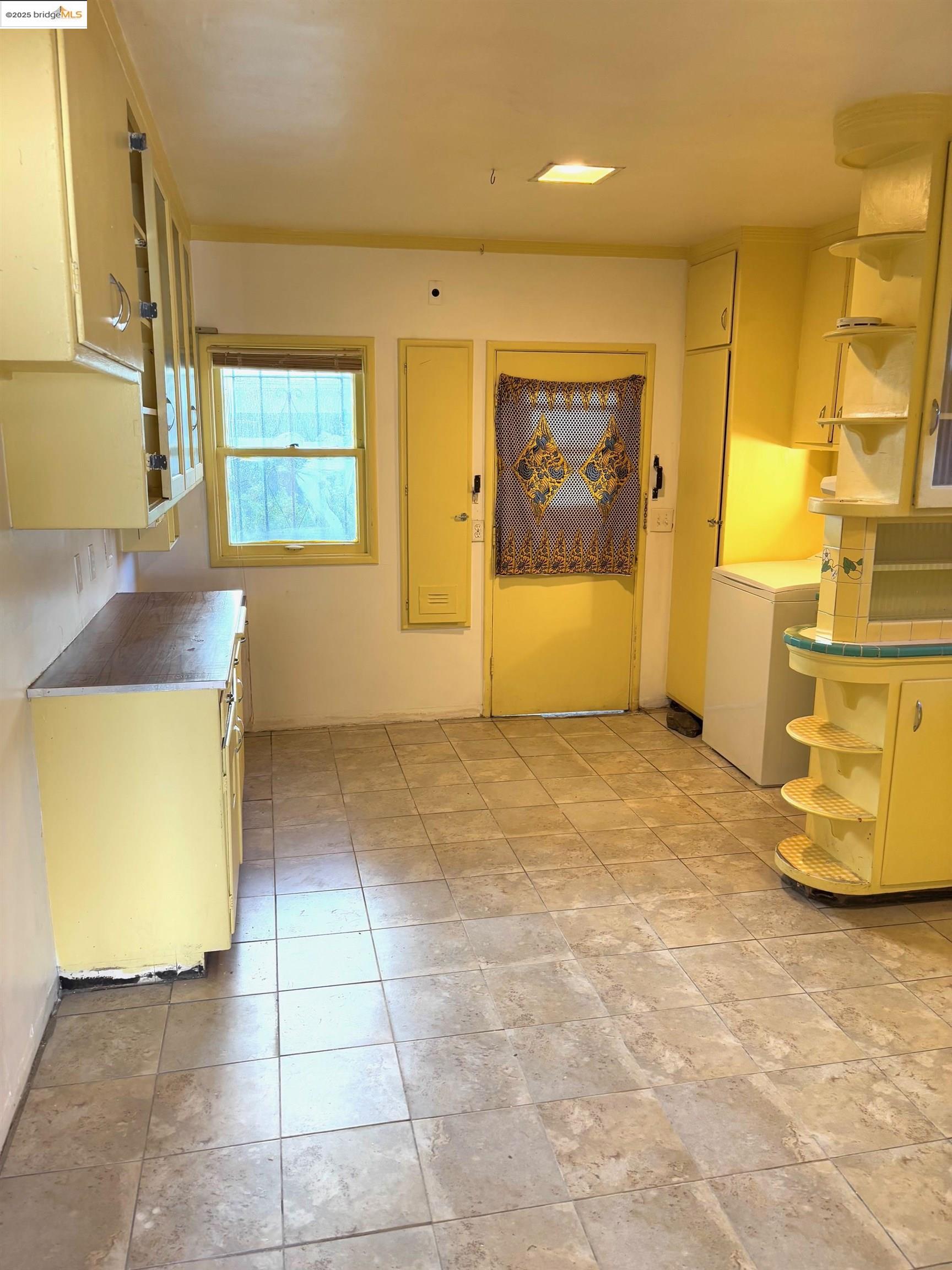 Oakland, California 94605, United States, 3 Bedrooms Bedrooms, ,Residential,Active,19292