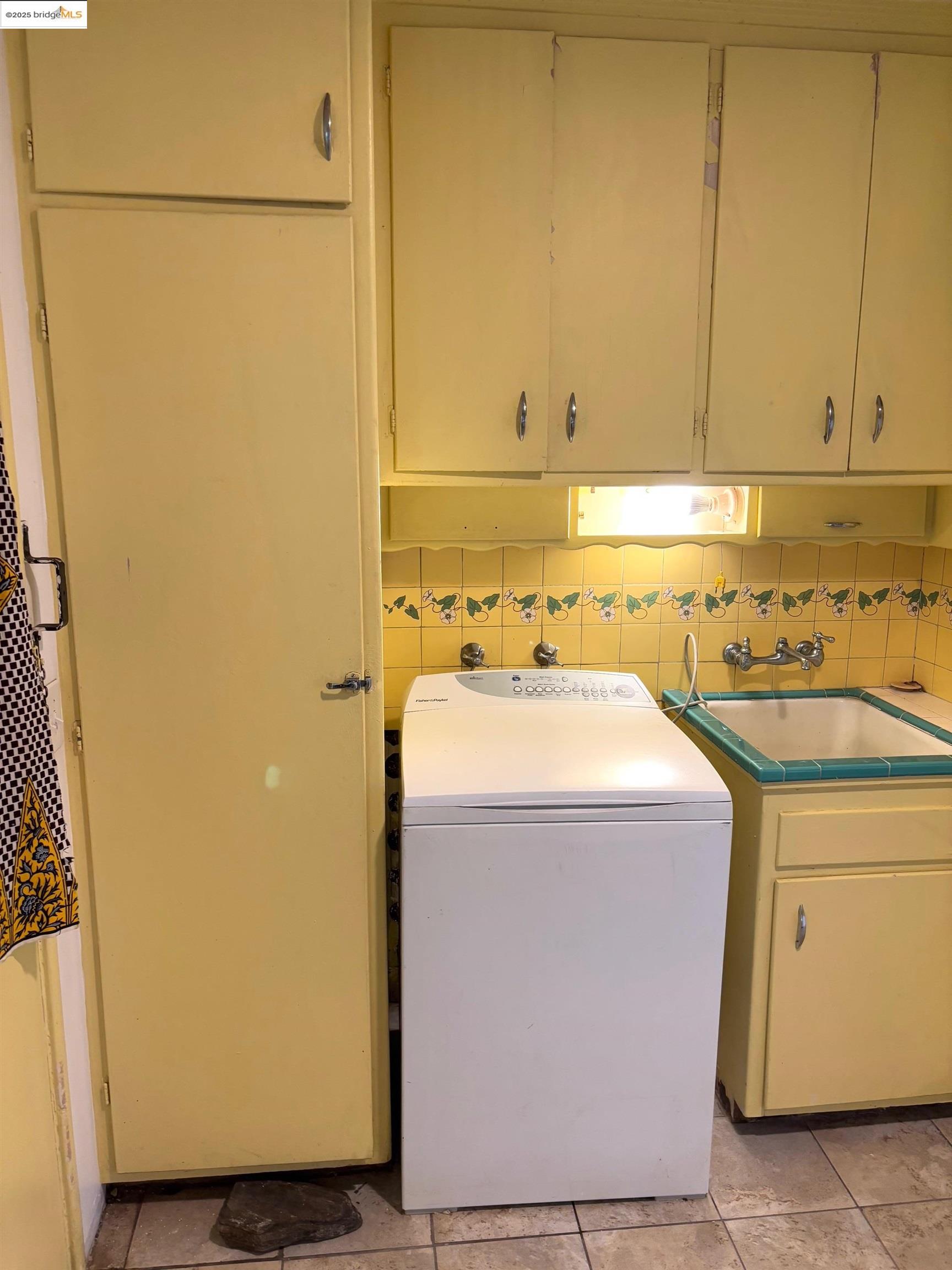 Oakland, California 94605, United States, 3 Bedrooms Bedrooms, ,Residential,Active,19292