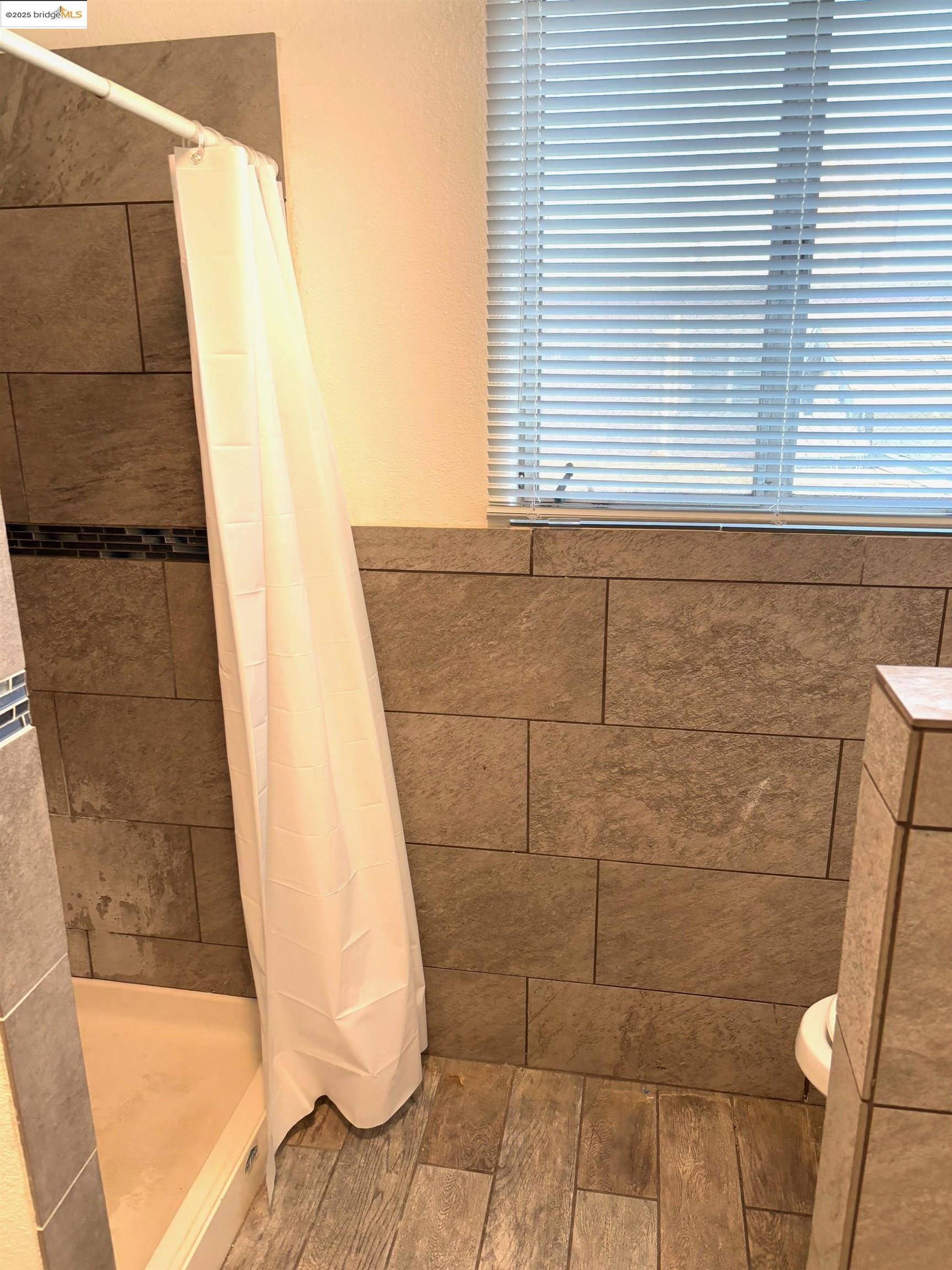 Oakland, California 94605, United States, 3 Bedrooms Bedrooms, ,Residential,Active,19292