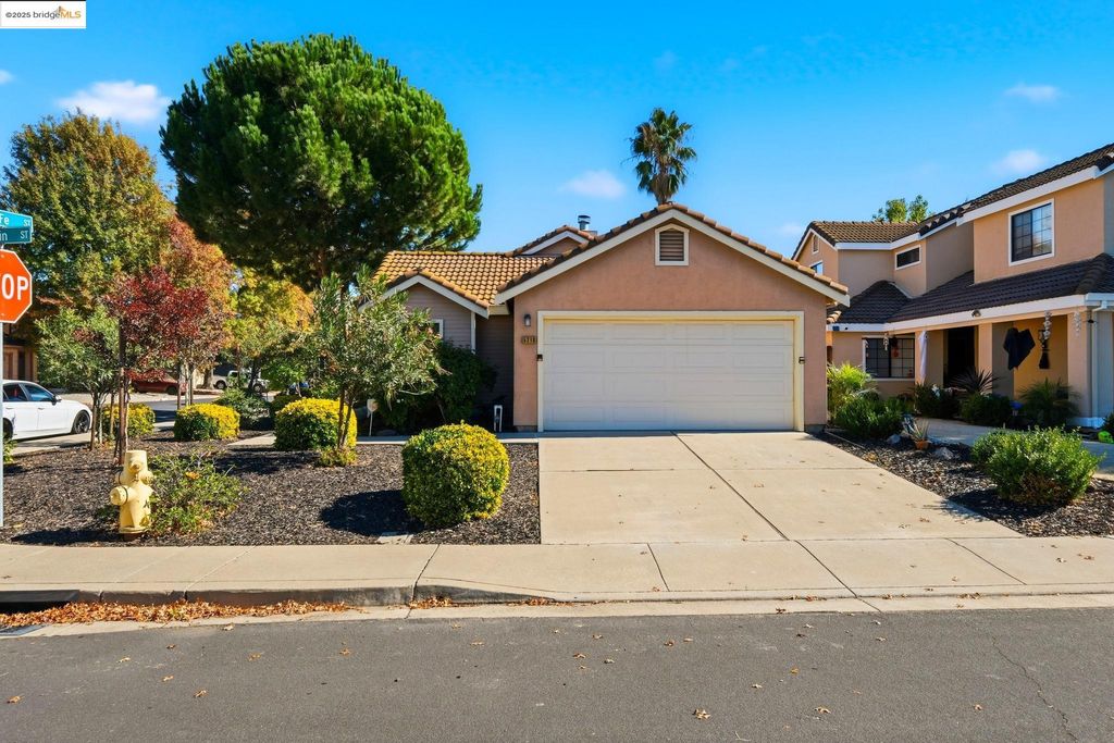 Photo of 5210 Martin St, Oakley, CA 94561 (MLS # 41116180)