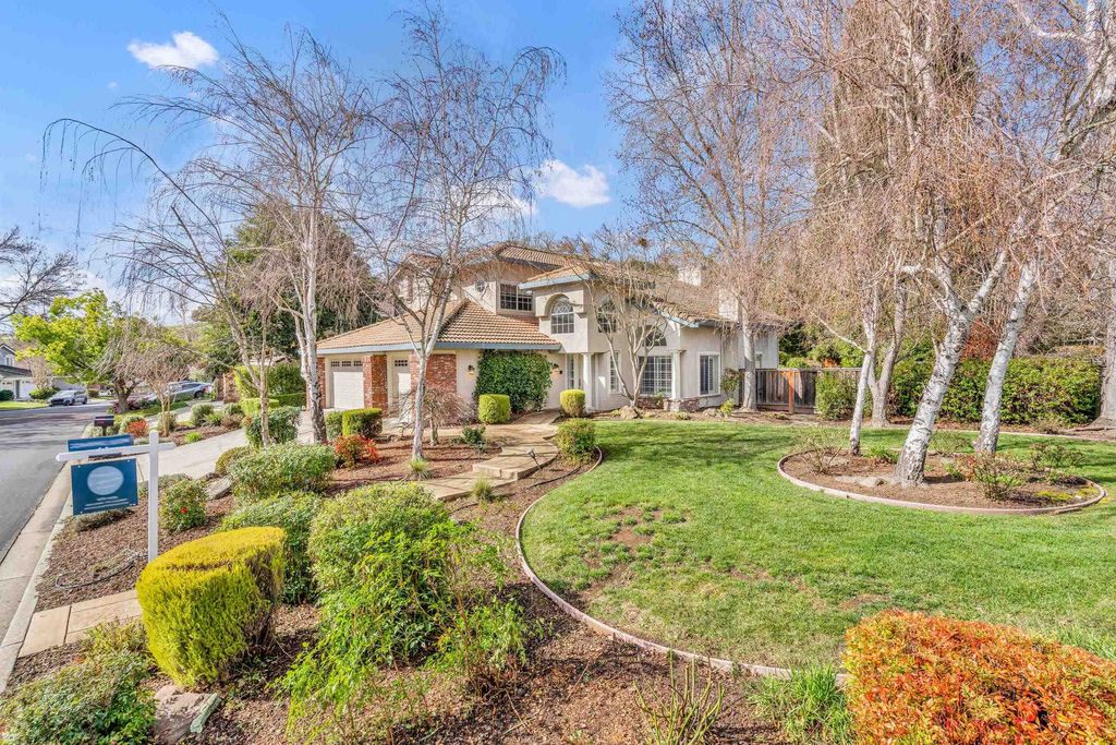 Photo of 650 Sun Tree Ct, Danville, CA 94506 (MLS # 41124156)