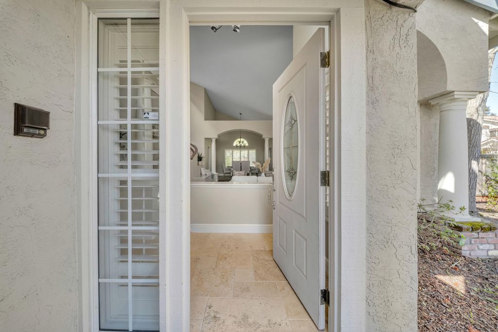 Photo of 650 Sun Tree Ct, Danville, CA 94506 (MLS # 41124156)