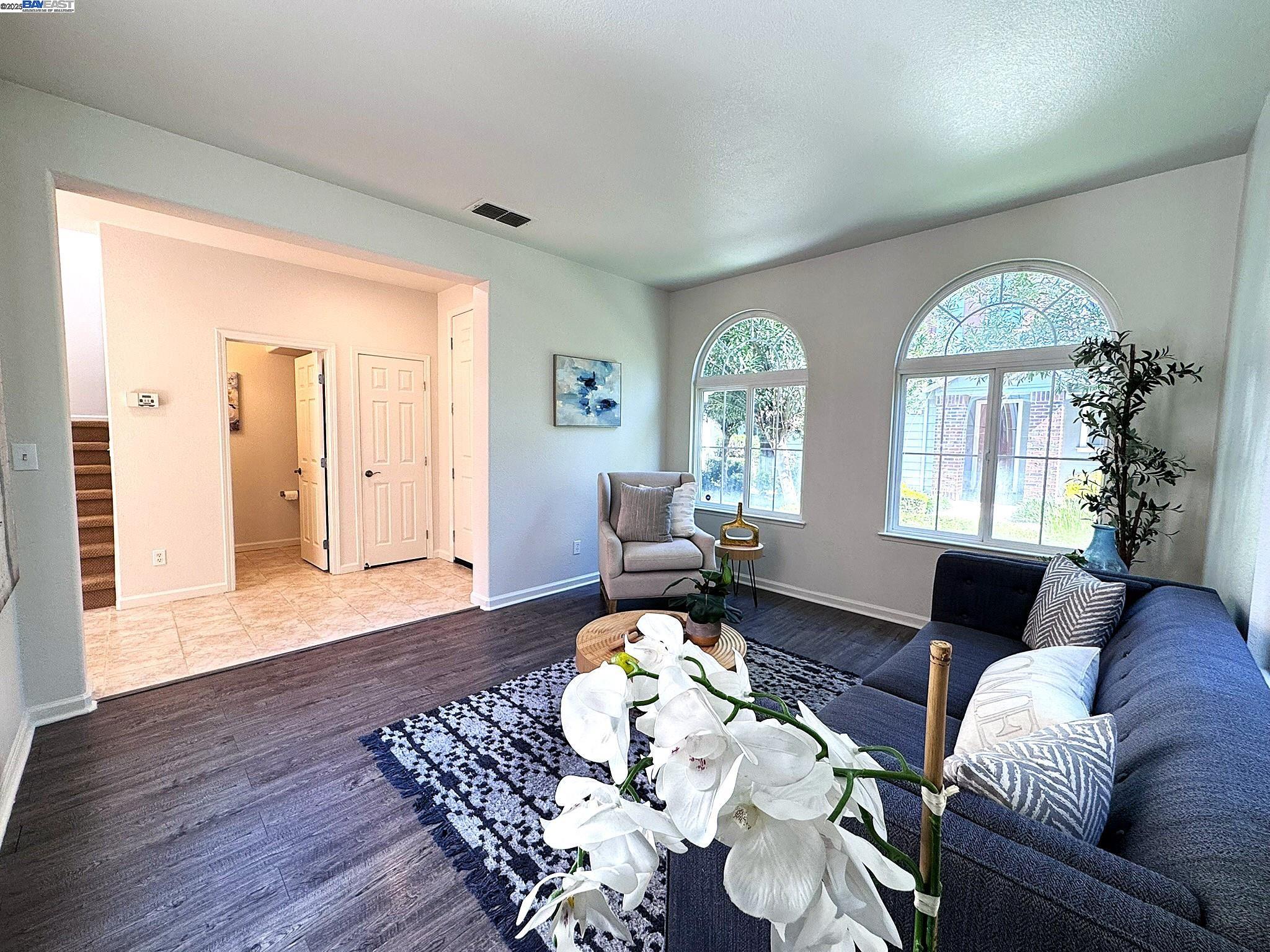 61 W Belleza Ln