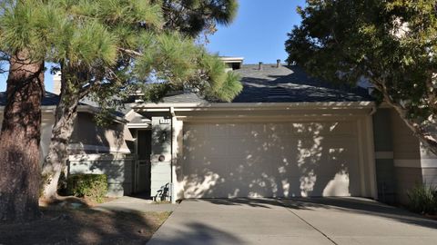 Photo of 132 Warbler Lane, Brisbane, CA 94005 (MLS # ML82029408)