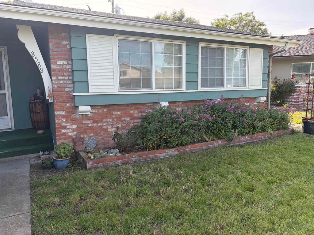 Photo of 8588 Ardmore Pl, Dublin, CA 94568 (MLS # 41131594)