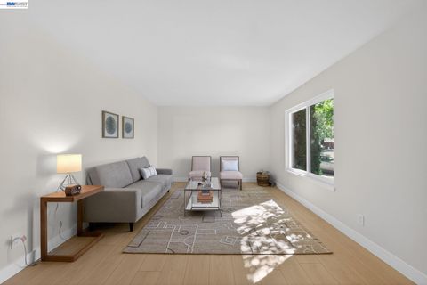 Photo of 3825 Brockton Dr, Pleasanton, CA 94588 (MLS # 41129173)