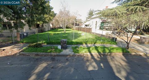 Photo of 17 W Magnolia St, Stockton, CA 95202 (MLS # 41123101)