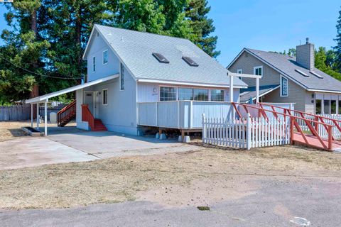 A home in Snelling