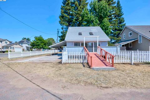 A home in Snelling