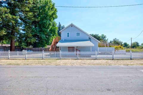 A home in Snelling