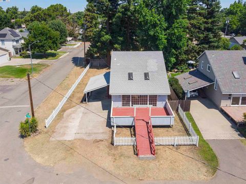 A home in Snelling