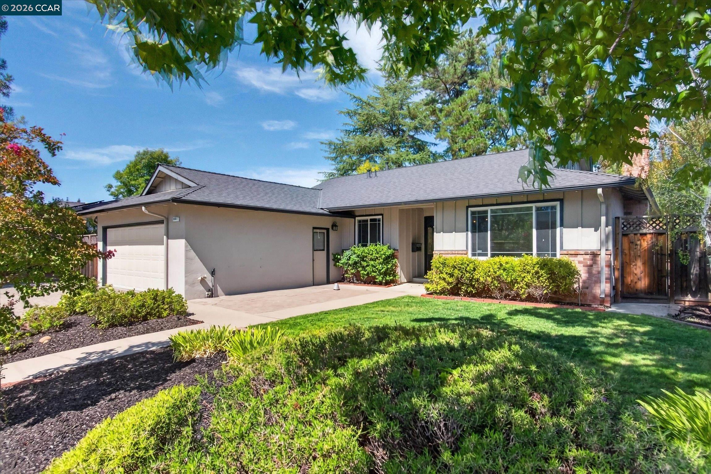 1572 Fieldcrest Dr