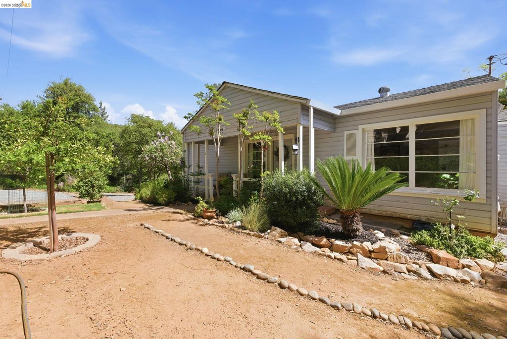 Photo of 757 E Bald Mountain Rd, Sonora, CA 95370 (MLS # 41128839)