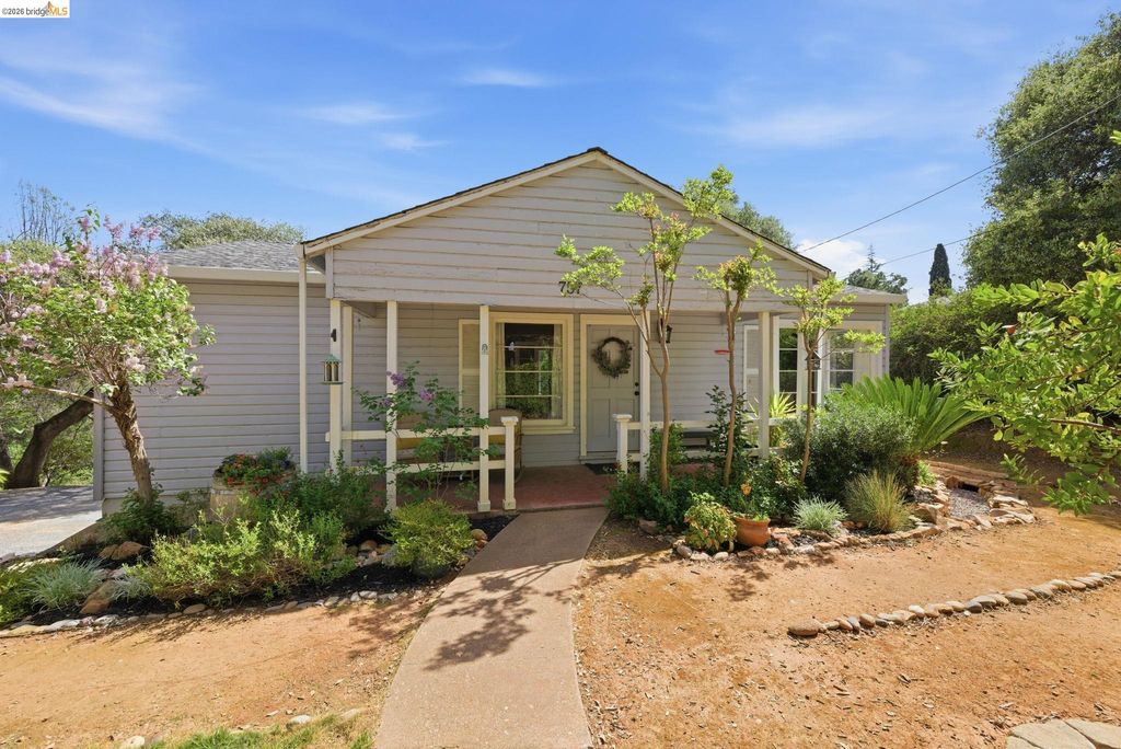 Photo of 757 E Bald Mountain Rd, Sonora, CA 95370 (MLS # 41128839)