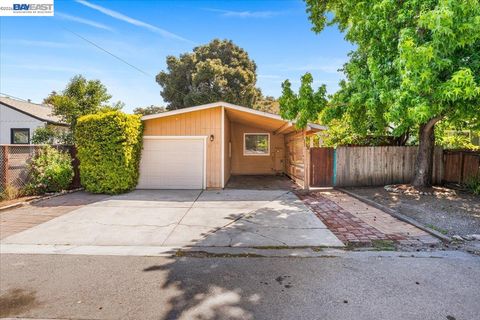 Photo of 2170 Ralmar Ave, East Palo Alto, CA 94303 (MLS # 41132307)