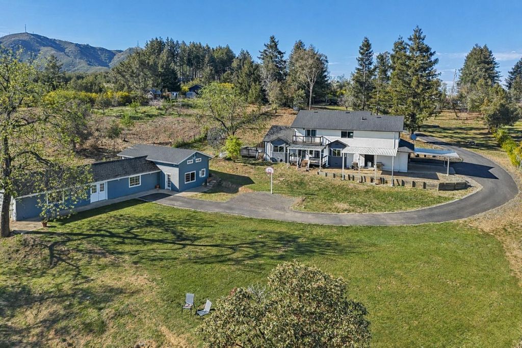 Photo of 30680 Loma Chiquita Road, Los Gatos, CA 95033 (MLS # ML82039161)