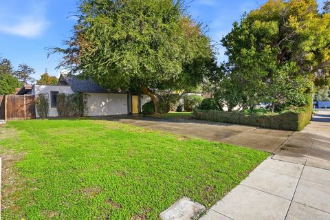 Photo of 827 Cumberland Drive, Sunnyvale, CA 94087 (MLS # ML82029422)