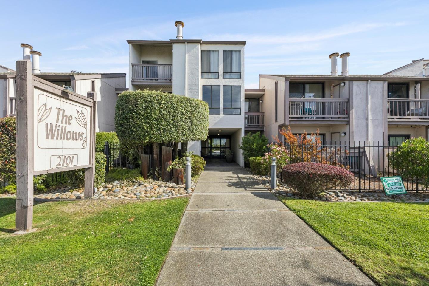 2101 Shoreline Drive