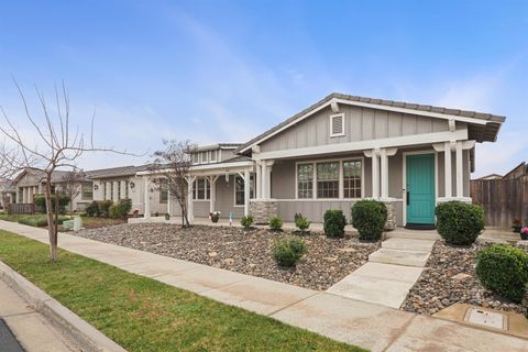 Photo of 563 Bascule Dr, Oakdale, CA 95361 (MLS # 41122695)