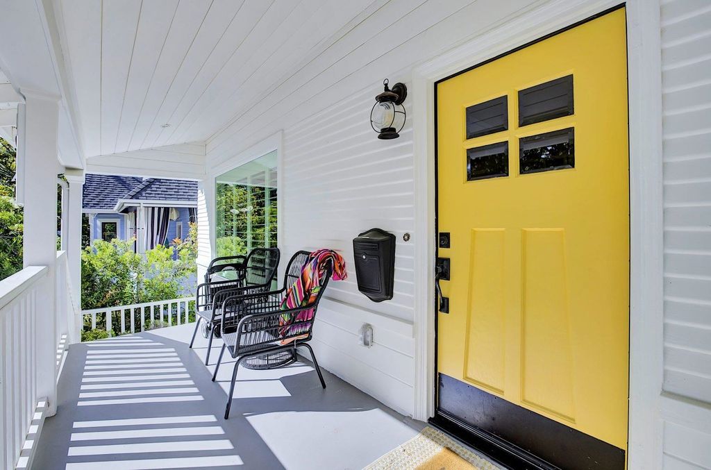 Photo of 1215 Castro St, Martinez, CA 94553 (MLS # 41120348)