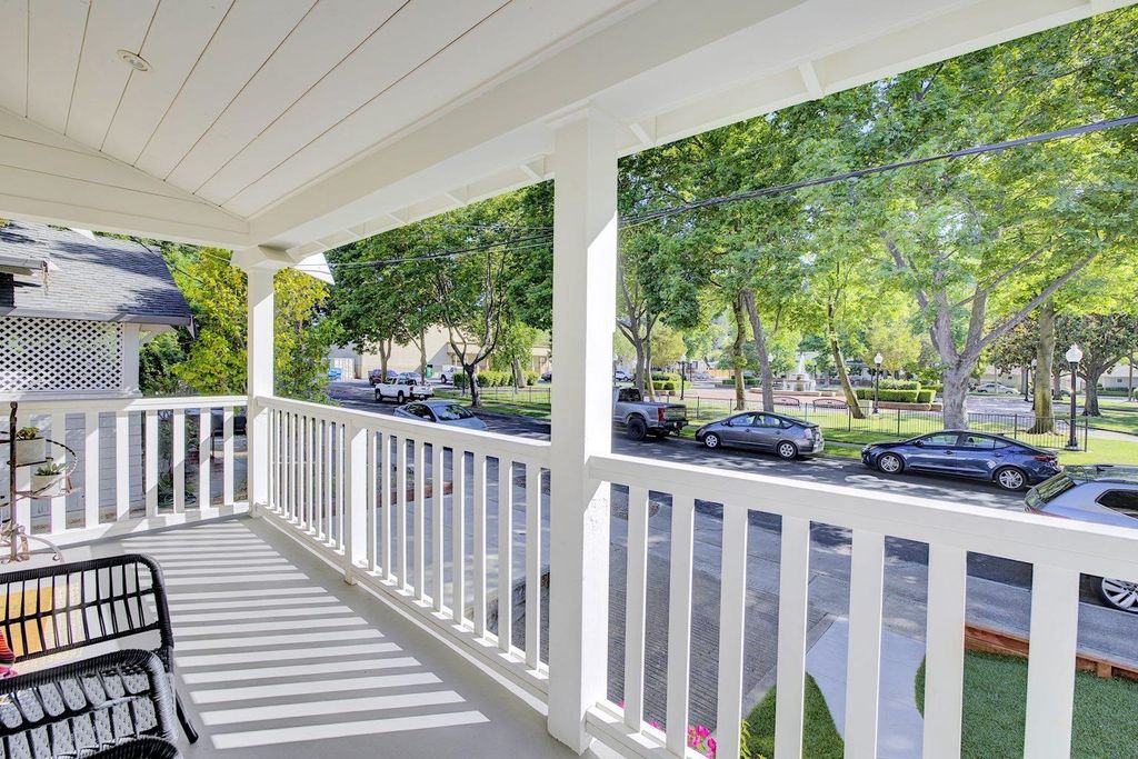 Photo of 1215 Castro St, Martinez, CA 94553 (MLS # 41120348)