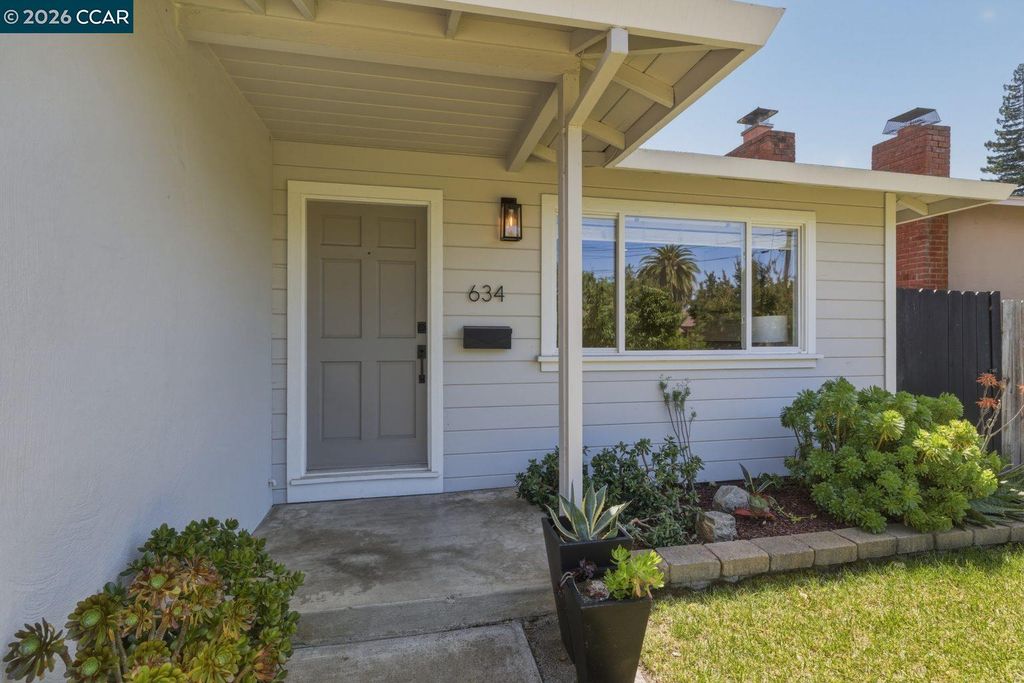 Photo of 634 Teresa St, Martinez, CA 94553 (MLS # 41135555)