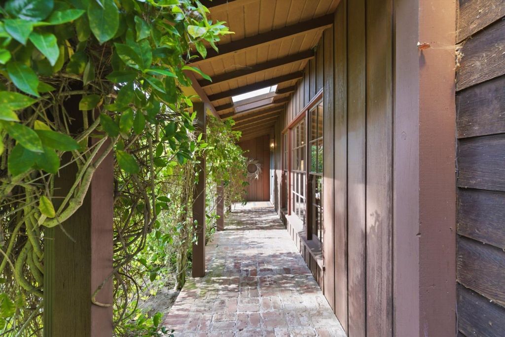 Photo of 521 Entrada Way, Menlo Park, CA 94025 (MLS # ML82029770)