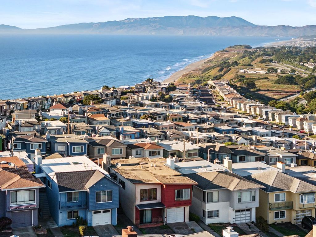 Photo of 64 Crestview Avenue, Daly City, CA 94015 (MLS # ML82026391)