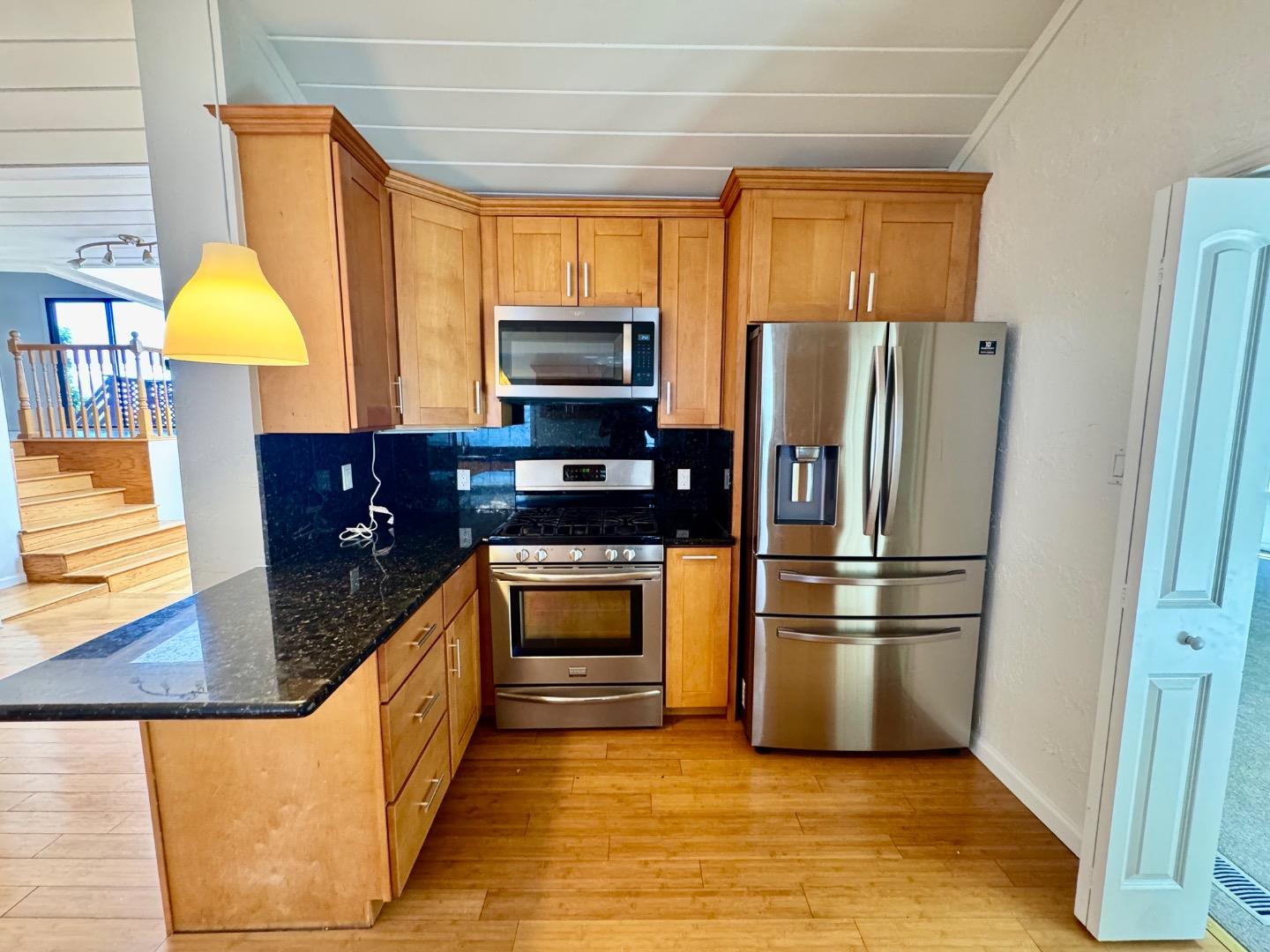 Redwood City, California 94062, United States, 3 Bedrooms Bedrooms, ,2 BathroomsBathrooms,Residential,Pending,204337