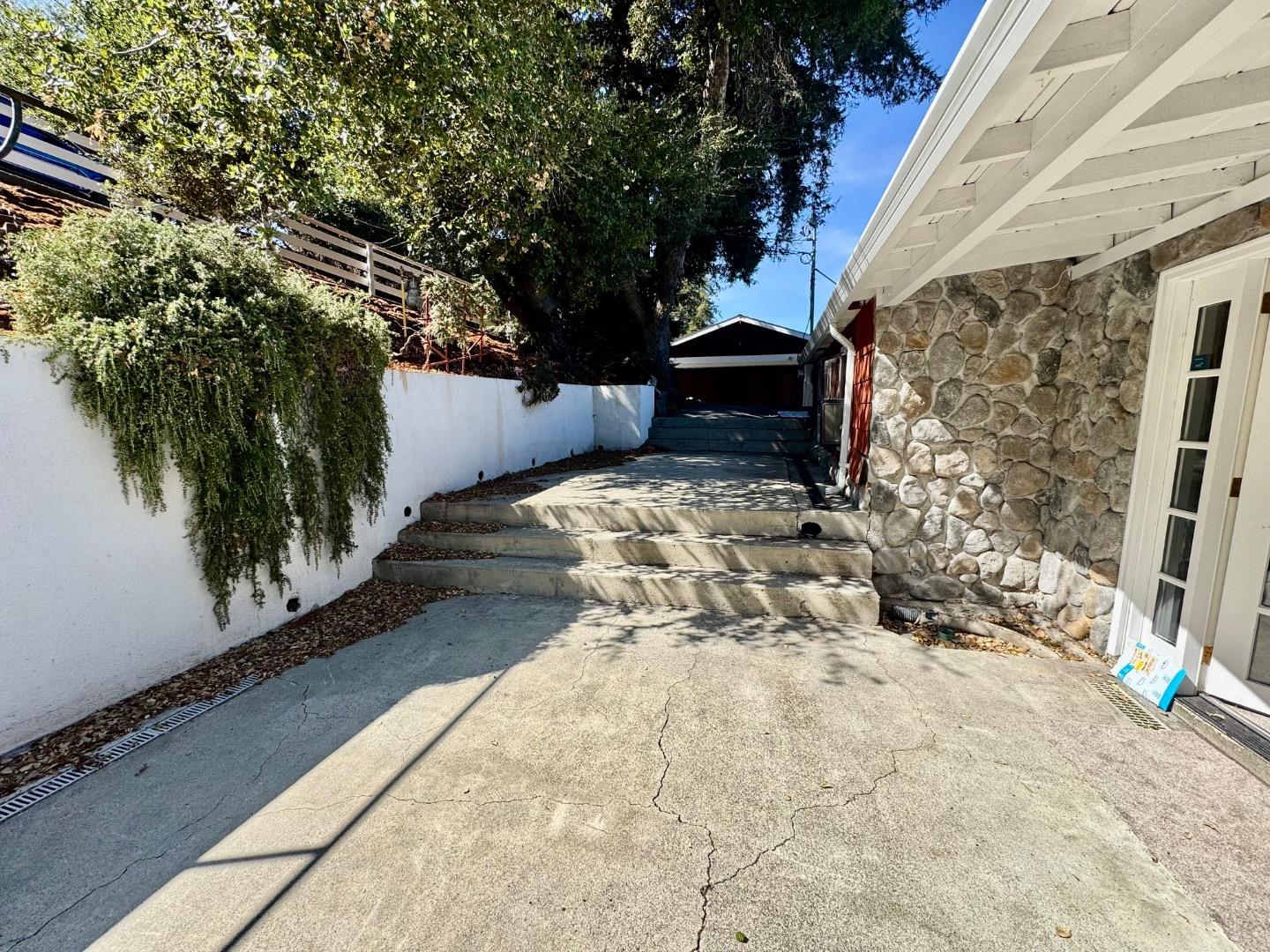 Redwood City, California 94062, United States, 3 Bedrooms Bedrooms, ,2 BathroomsBathrooms,Residential,Pending,204337