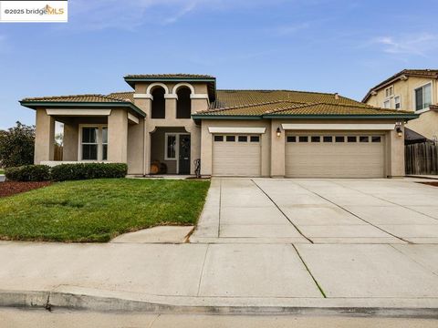 Photo of 10 Da Vinci Ct, Oakley, CA 94561 (MLS # 41118185)