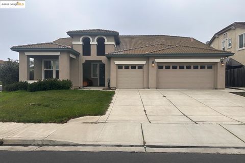 Photo of 10 Da Vinci Ct, Oakley, CA 94561 (MLS # 41118185)