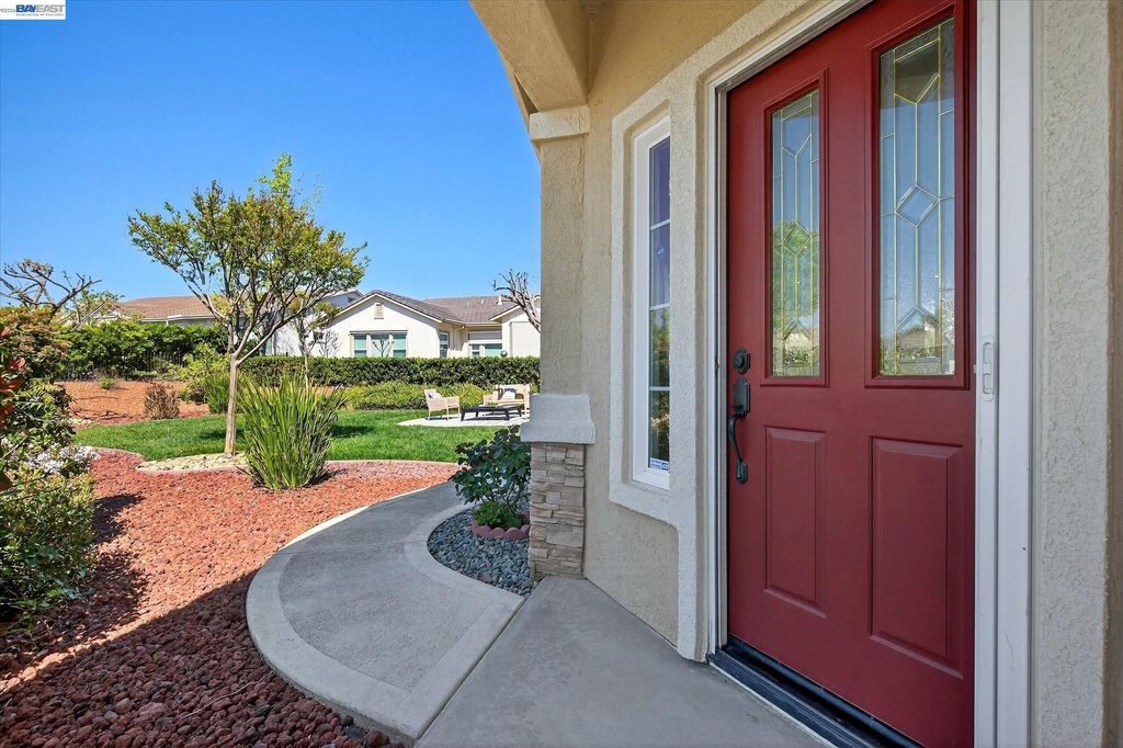 Photo of 1606 Regent Dr, Brentwood, CA 94513 (MLS # 41130671)