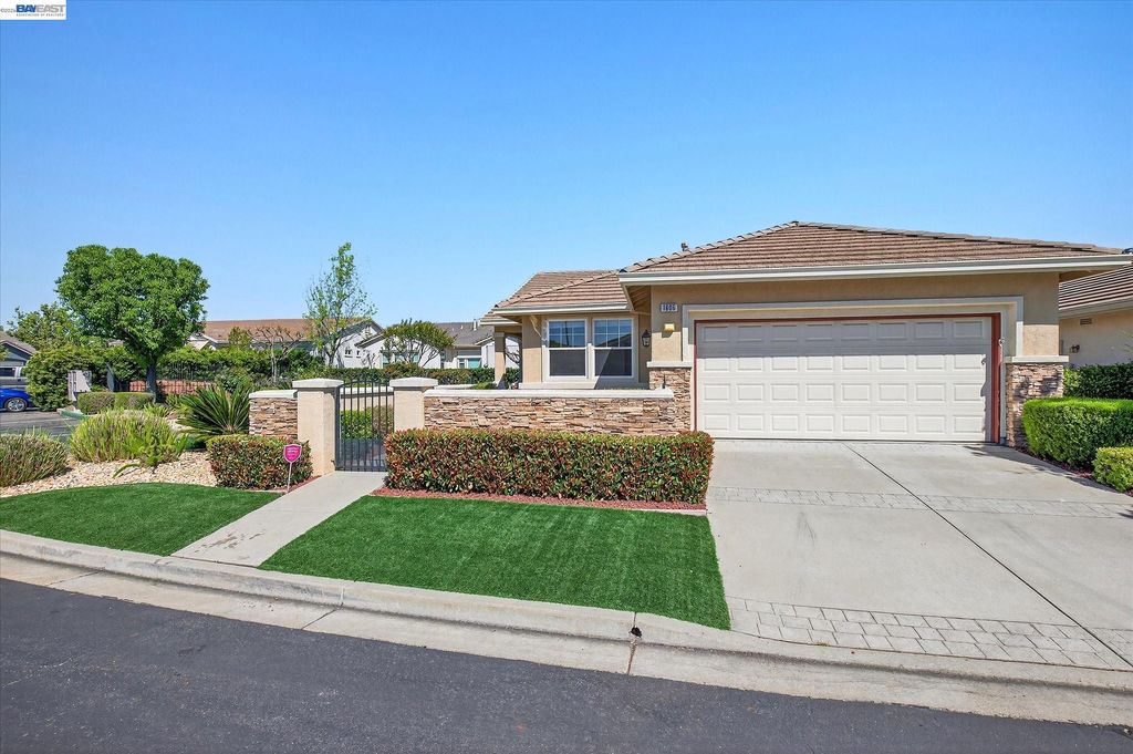 Photo of 1606 Regent Dr, Brentwood, CA 94513 (MLS # 41130671)
