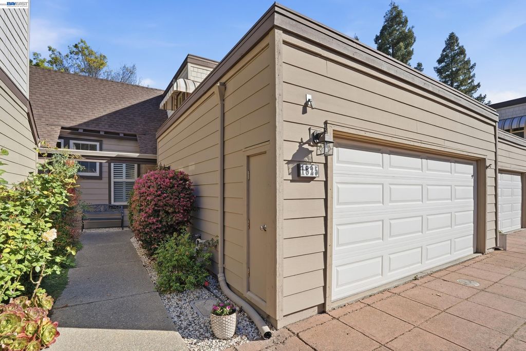 Photo of 1825 Crestline Rd, Pleasanton, CA 94566 (MLS # 41127418)