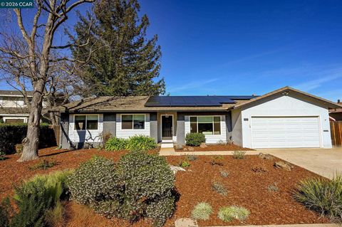 Photo of 1727 Berrywood Ct, Concord, CA 94521 (MLS # 41125635)