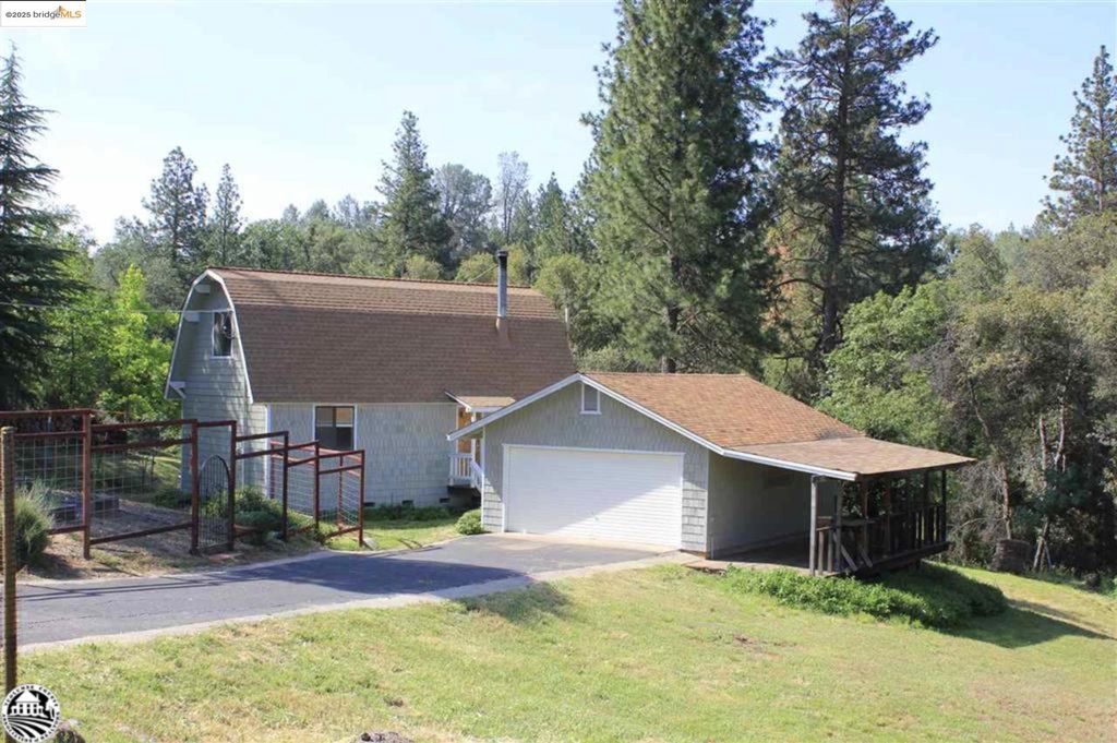 Photo of 19440 Mount Hope Ln, Soulsbyville, CA 95372 (MLS # 41116065)
