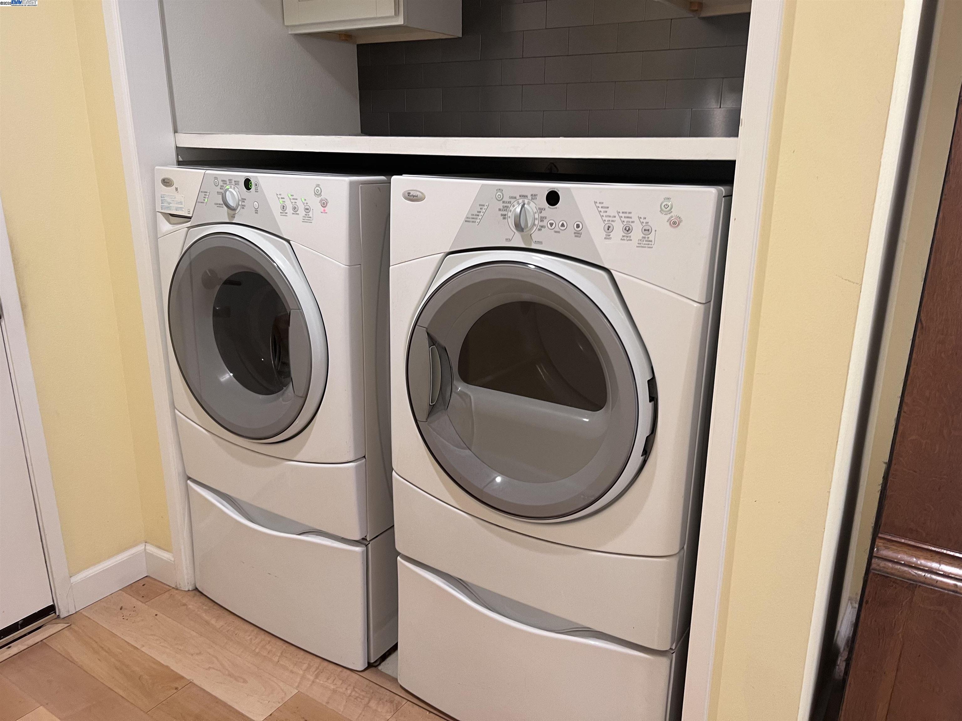 Alameda, California 94501, United States, 2 Bedrooms Bedrooms, ,2 BathroomsBathrooms,Residential,Pending,19447