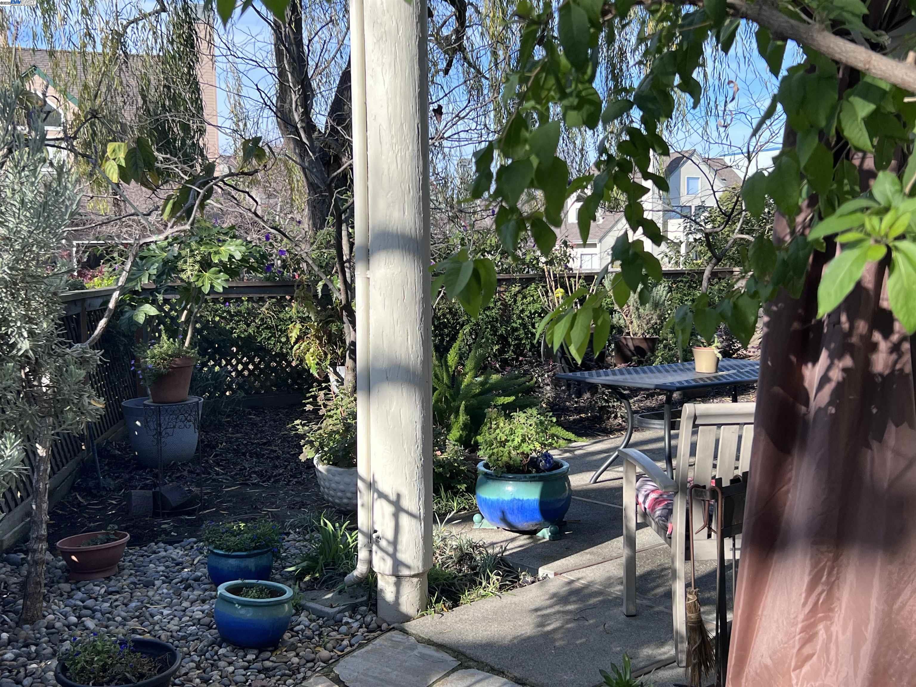 Alameda, California 94501, United States, 2 Bedrooms Bedrooms, ,2 BathroomsBathrooms,Residential,Pending,19447