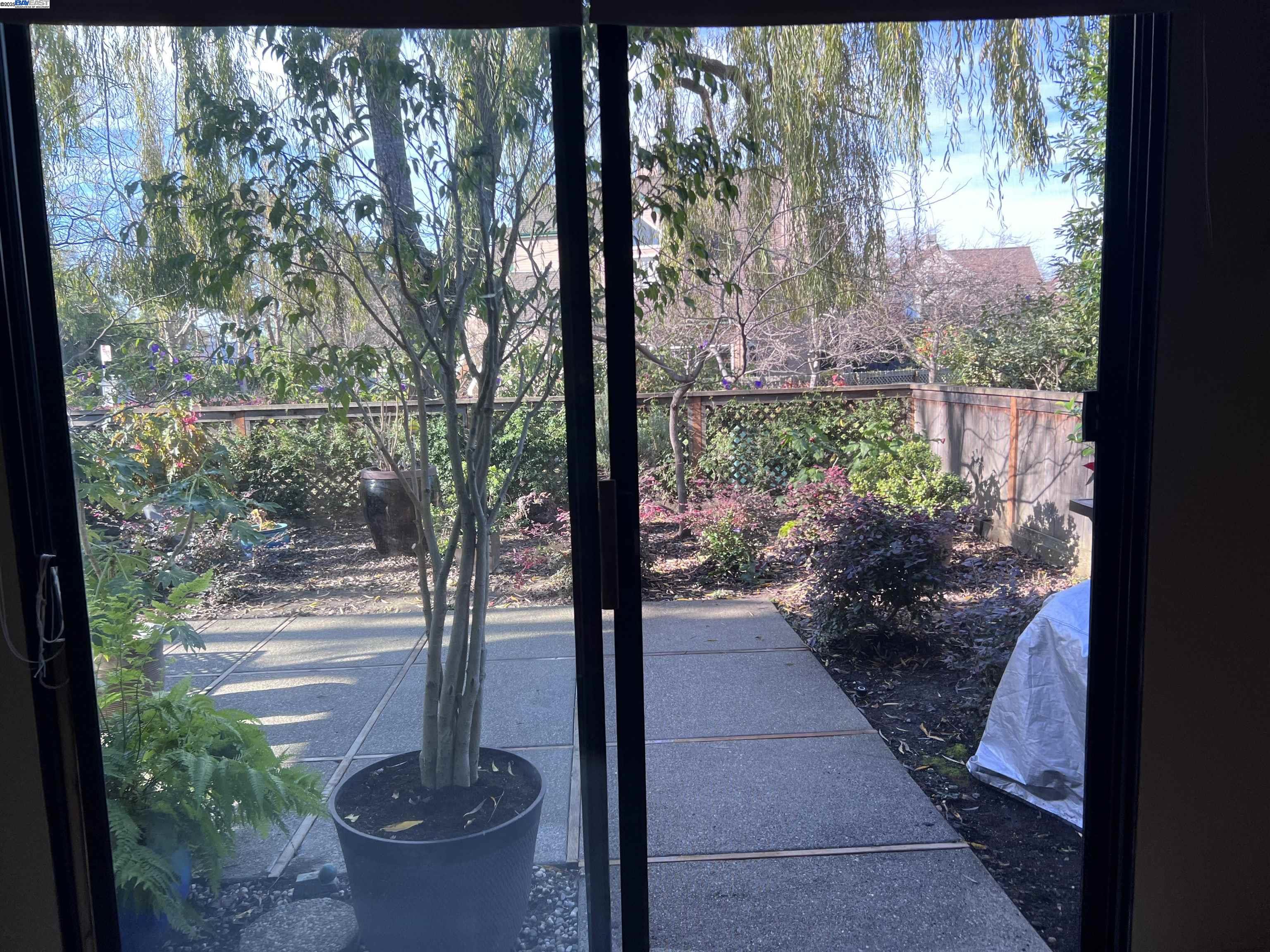 Alameda, California 94501, United States, 2 Bedrooms Bedrooms, ,2 BathroomsBathrooms,Residential,Pending,19447