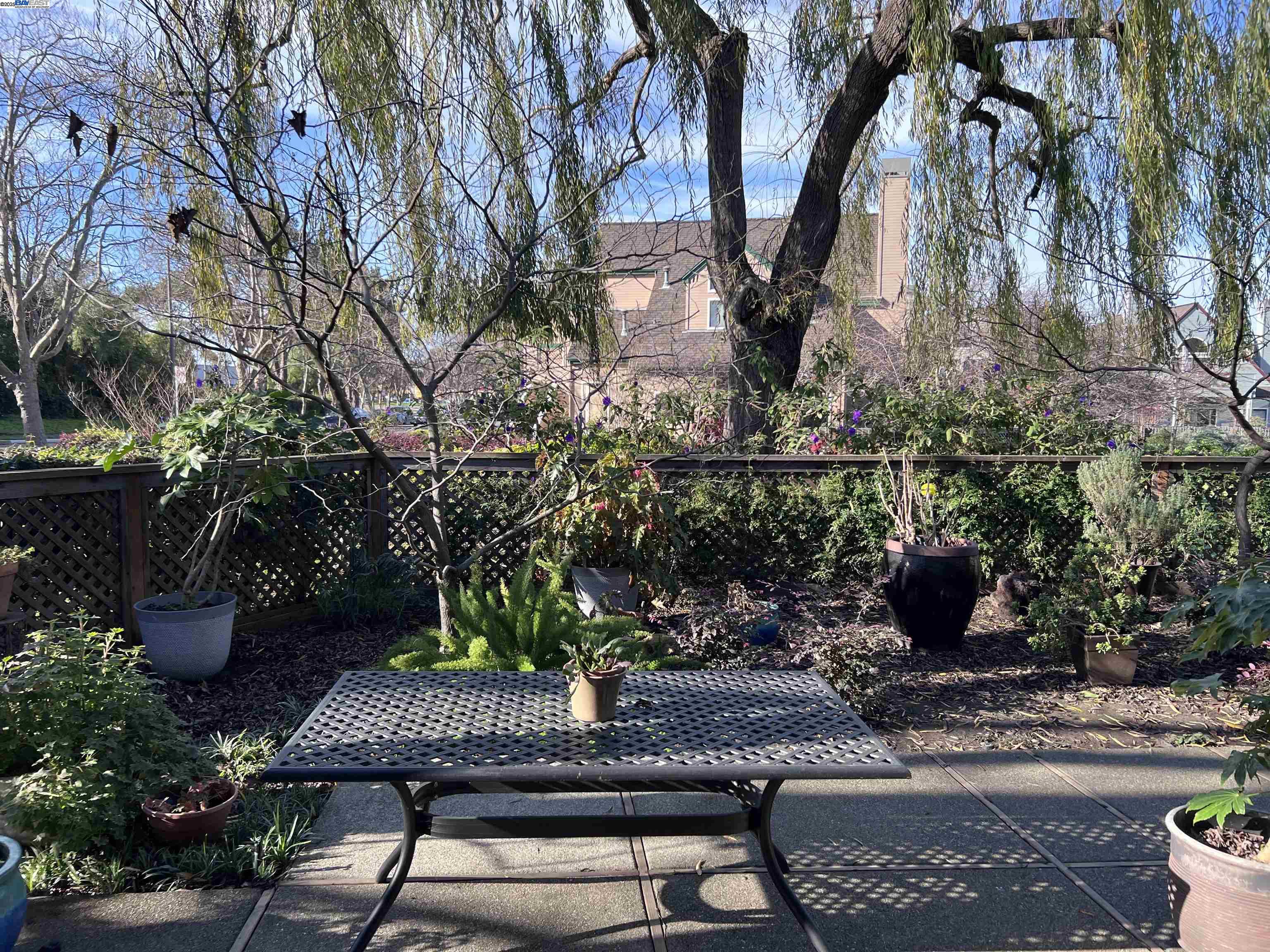 Alameda, California 94501, United States, 2 Bedrooms Bedrooms, ,2 BathroomsBathrooms,Residential,Pending,19447