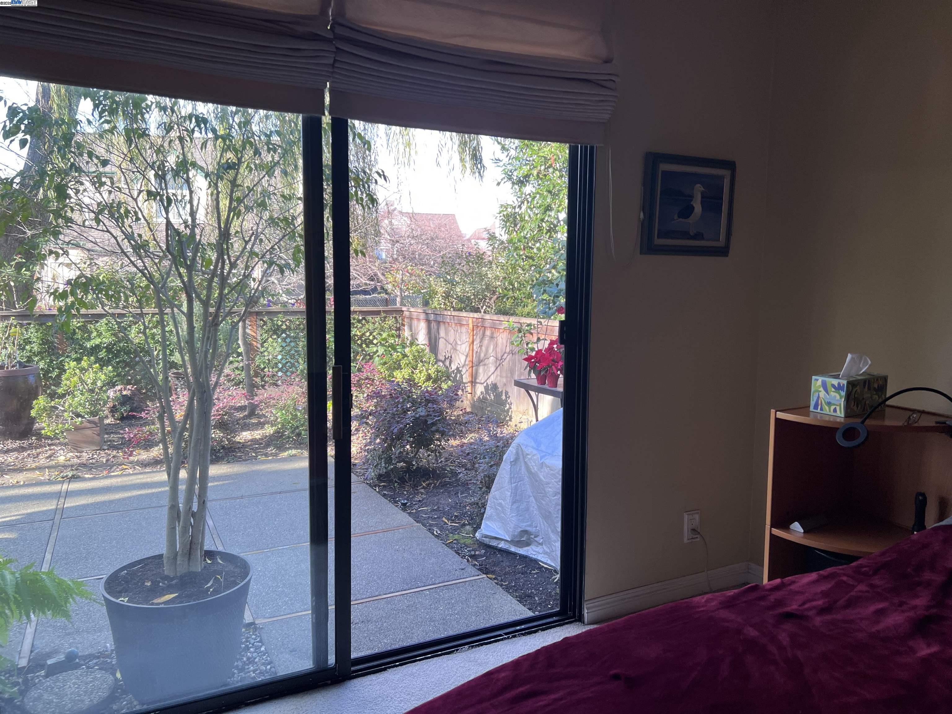 Alameda, California 94501, United States, 2 Bedrooms Bedrooms, ,2 BathroomsBathrooms,Residential,Pending,19447