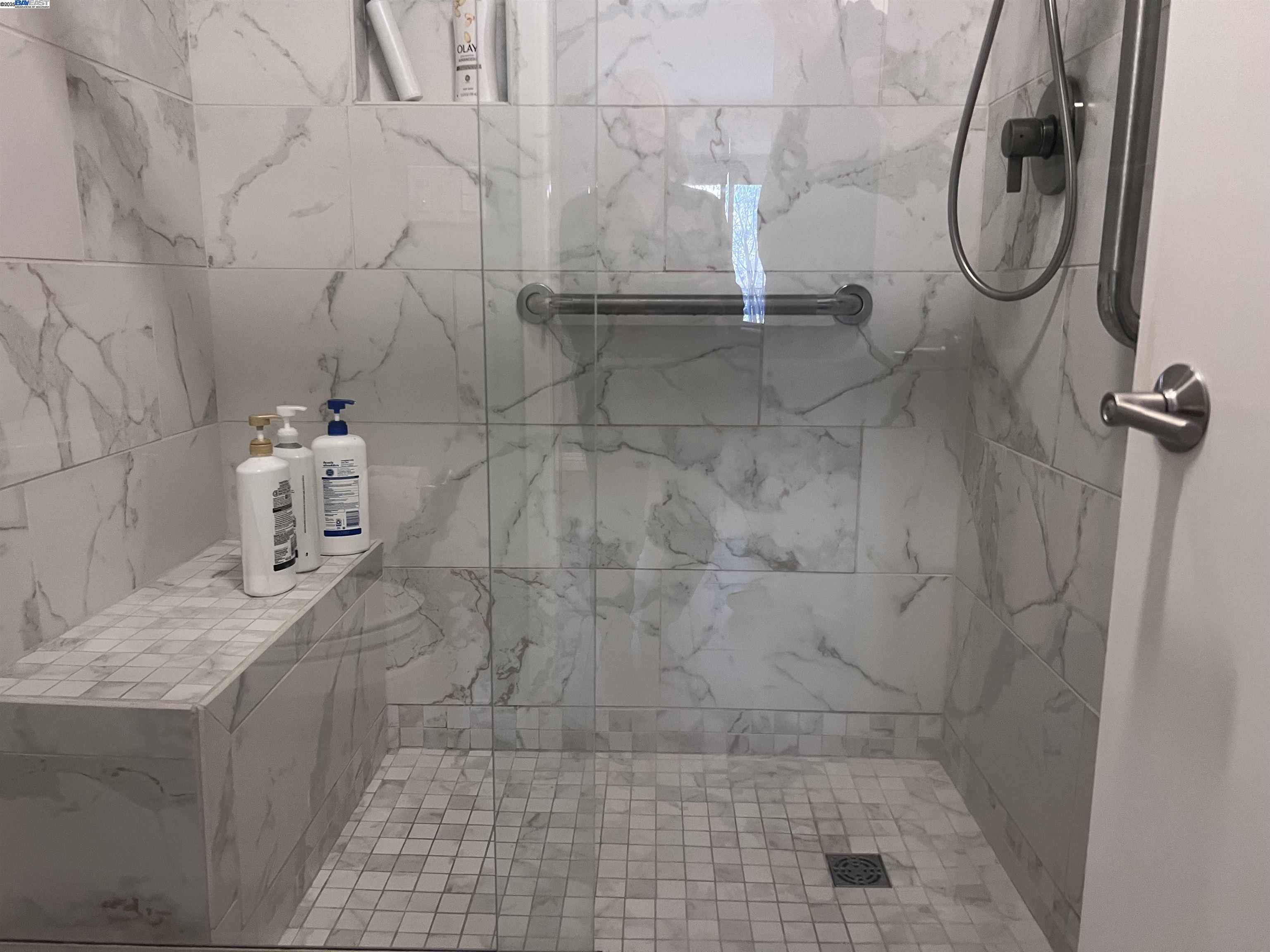 Alameda, California 94501, United States, 2 Bedrooms Bedrooms, ,2 BathroomsBathrooms,Residential,Pending,19447