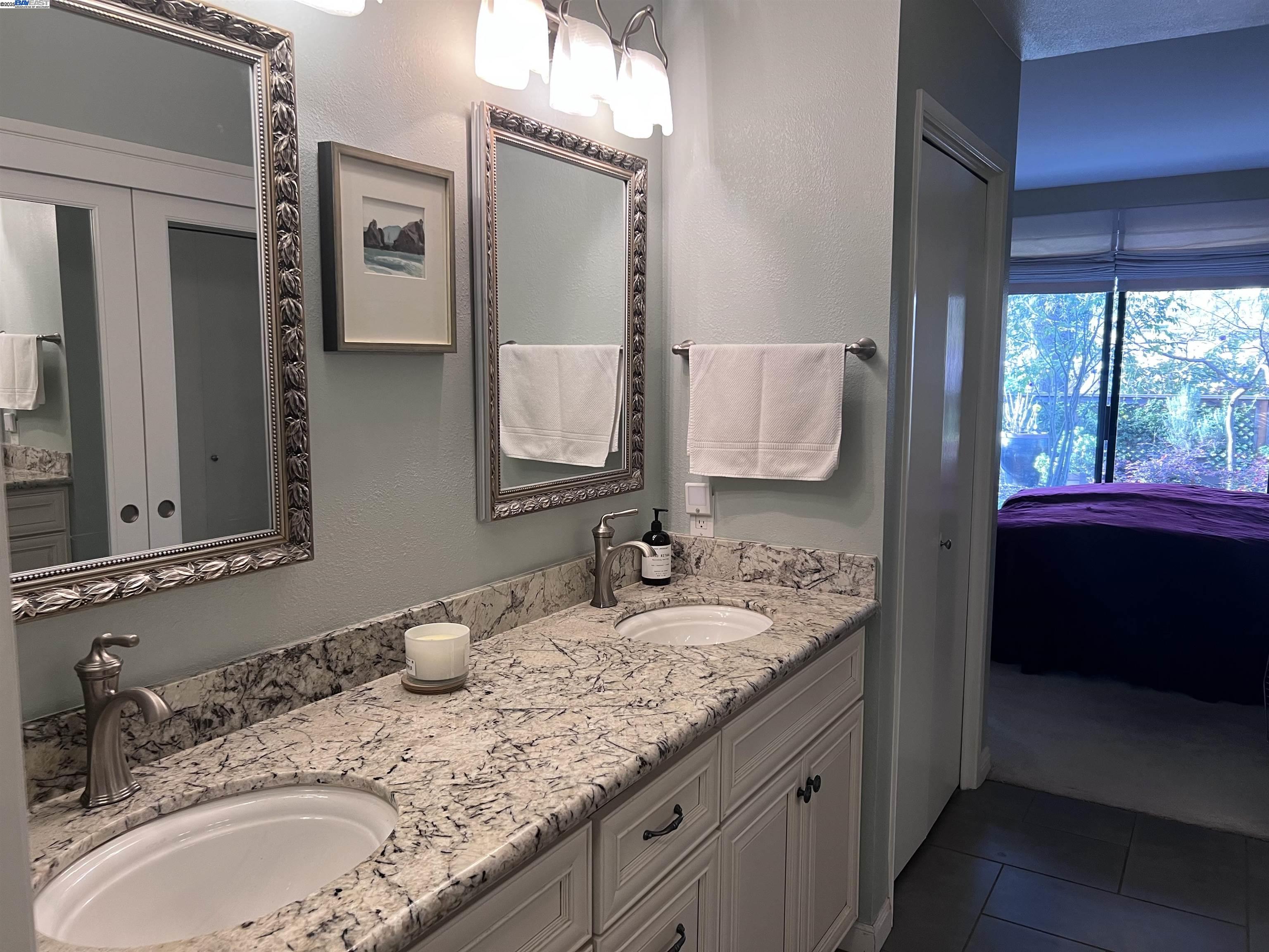 Alameda, California 94501, United States, 2 Bedrooms Bedrooms, ,2 BathroomsBathrooms,Residential,Pending,19447