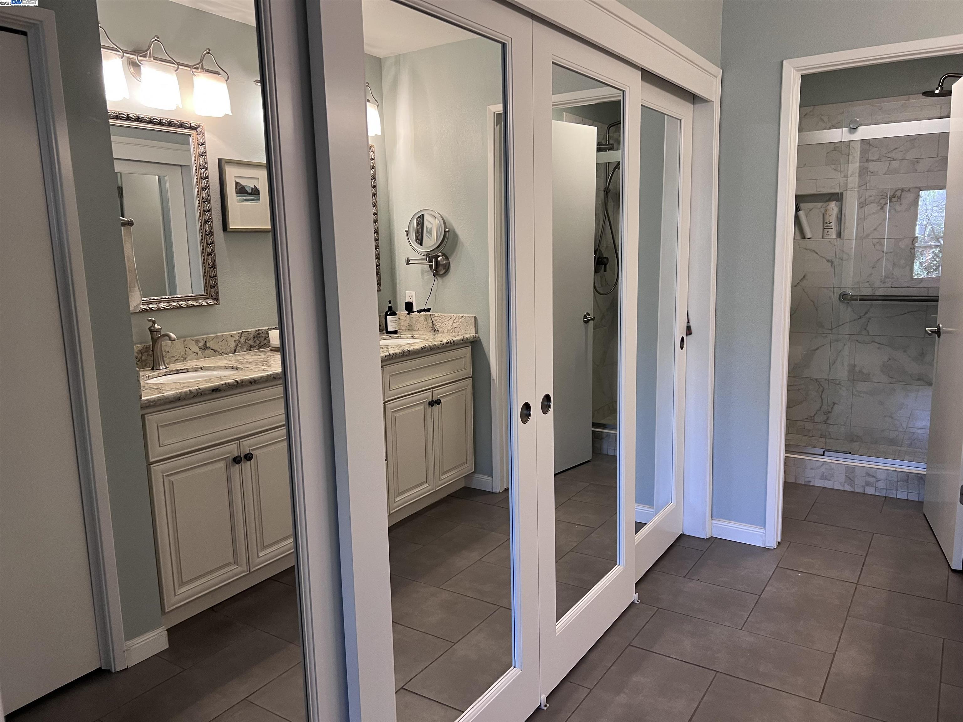 Alameda, California 94501, United States, 2 Bedrooms Bedrooms, ,2 BathroomsBathrooms,Residential,Pending,19447