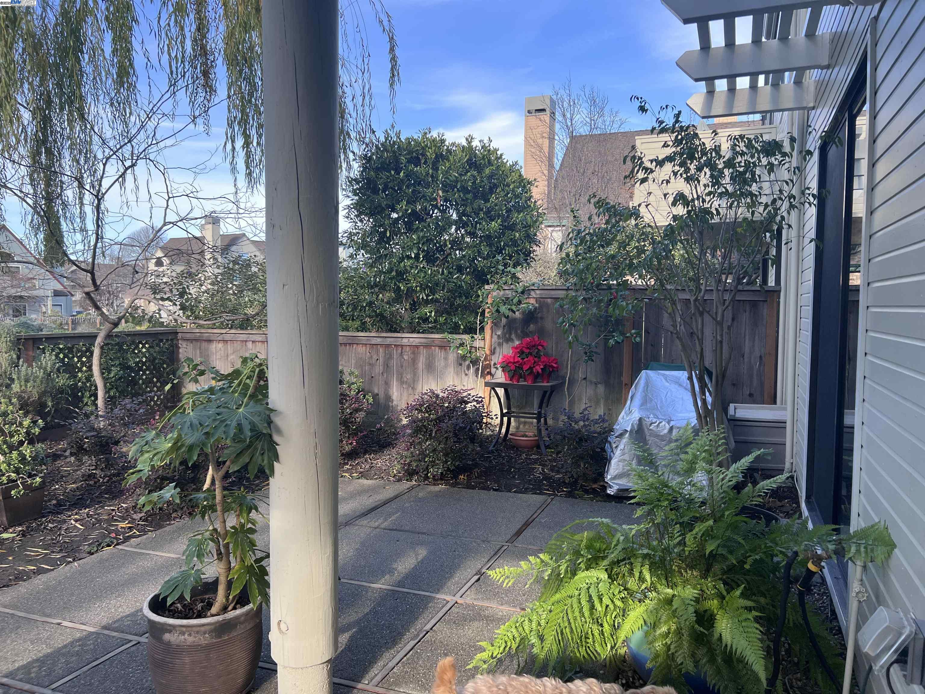 Alameda, California 94501, United States, 2 Bedrooms Bedrooms, ,2 BathroomsBathrooms,Residential,Pending,19447