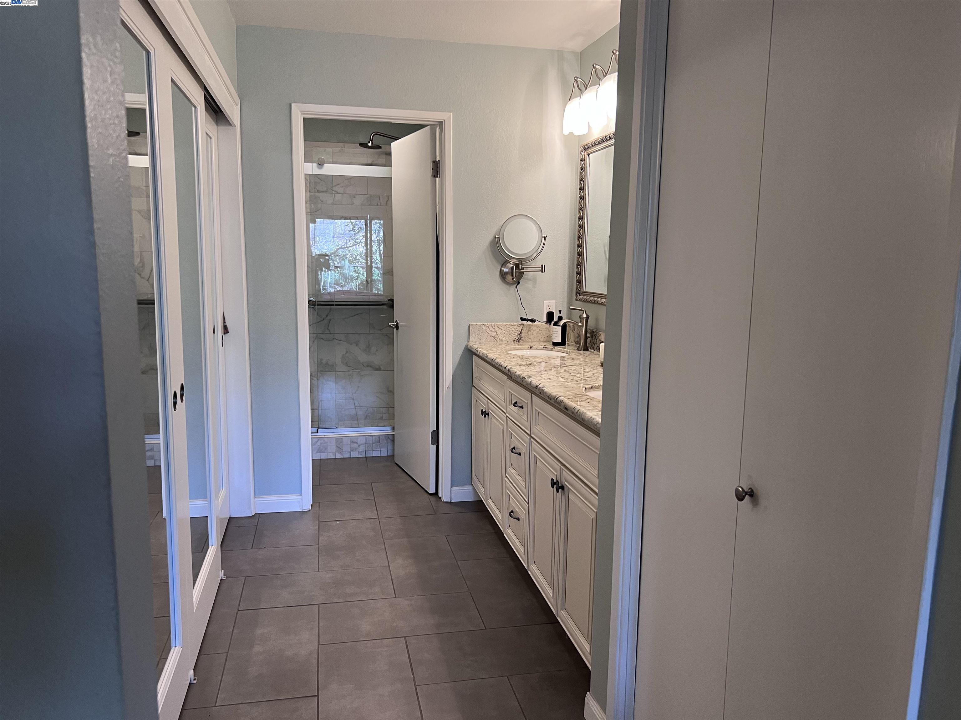 Alameda, California 94501, United States, 2 Bedrooms Bedrooms, ,2 BathroomsBathrooms,Residential,Pending,19447