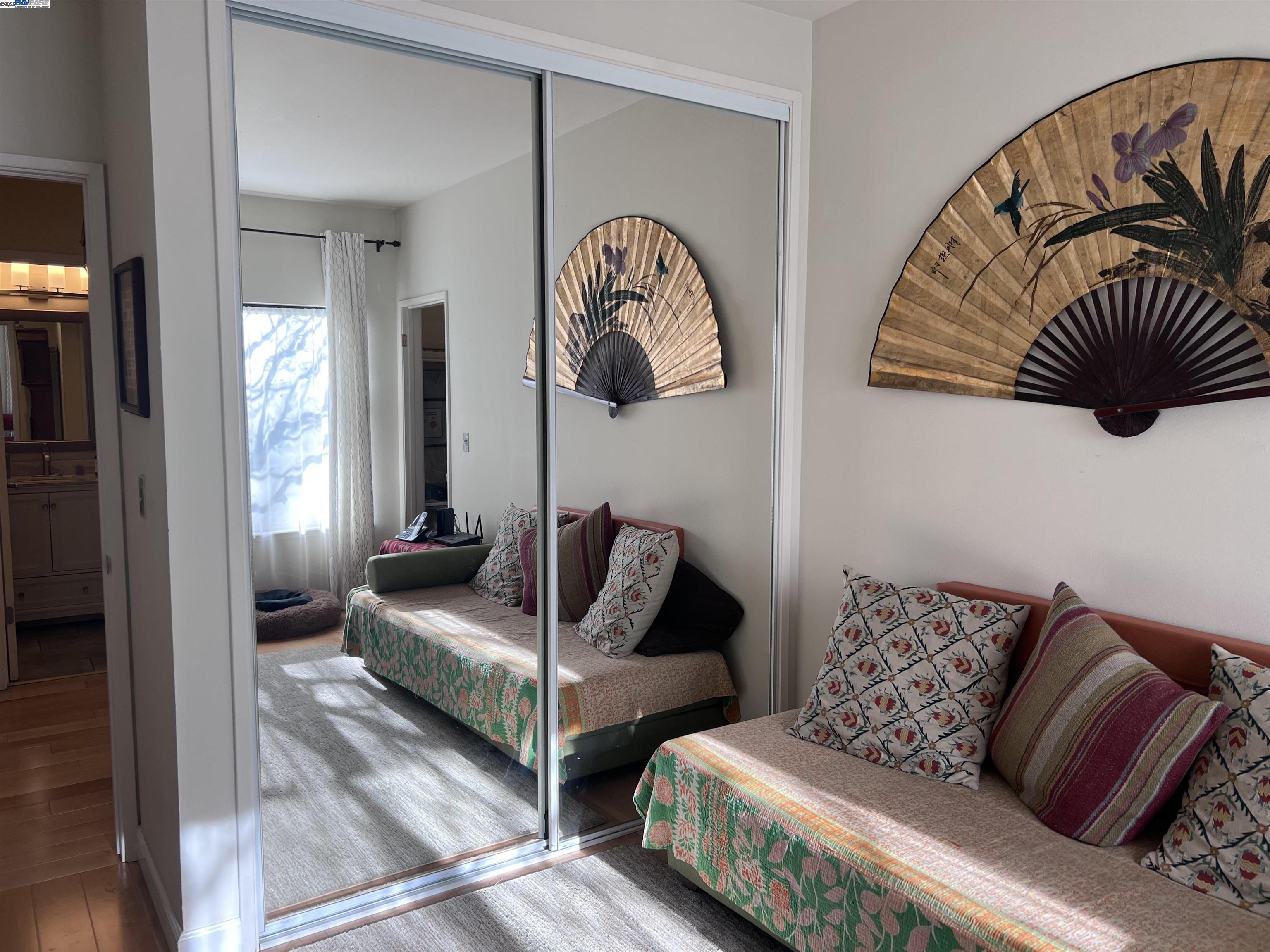 Alameda, California 94501, United States, 2 Bedrooms Bedrooms, ,2 BathroomsBathrooms,Residential,Pending,19447