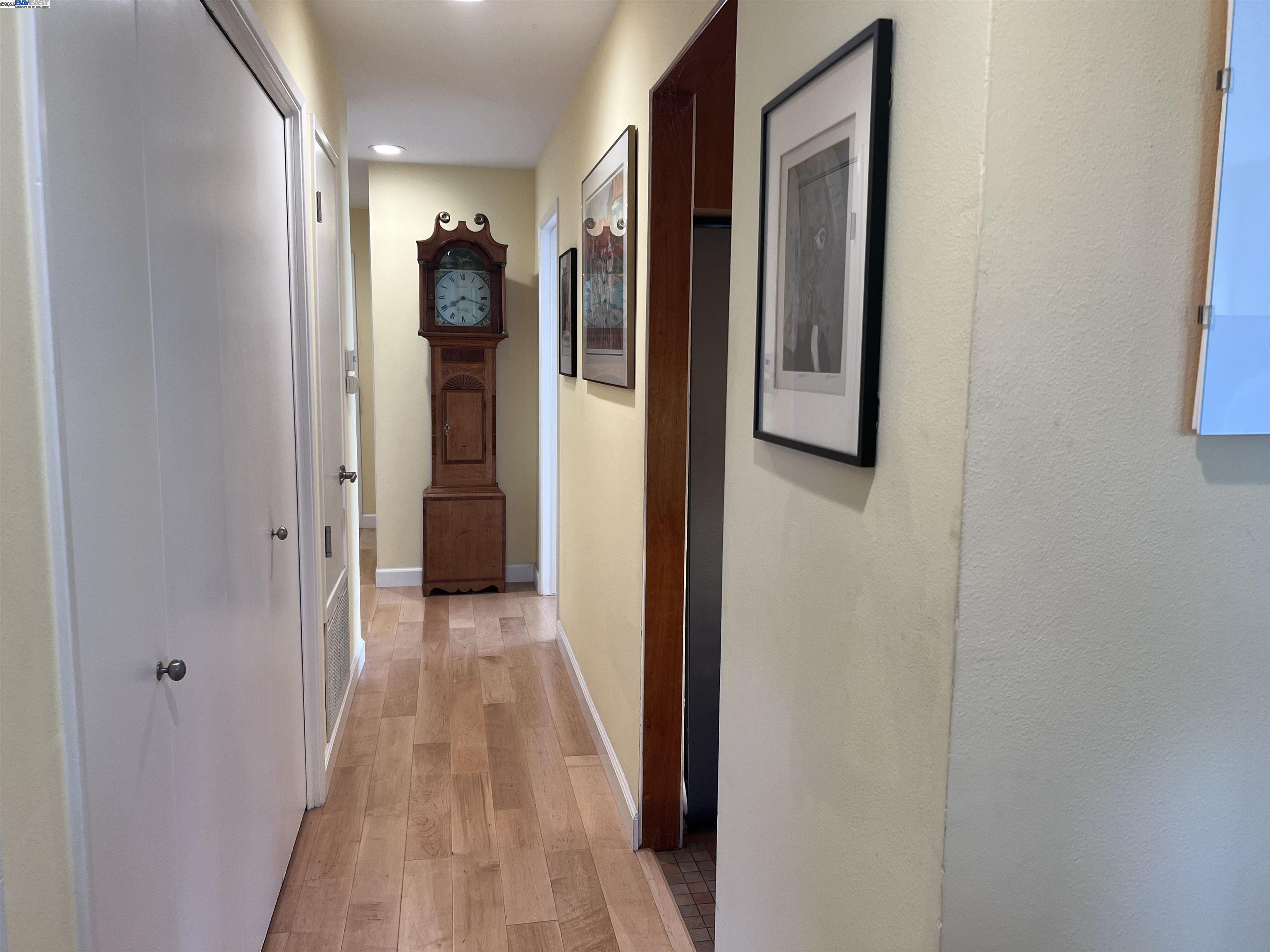 Alameda, California 94501, United States, 2 Bedrooms Bedrooms, ,2 BathroomsBathrooms,Residential,Pending,19447