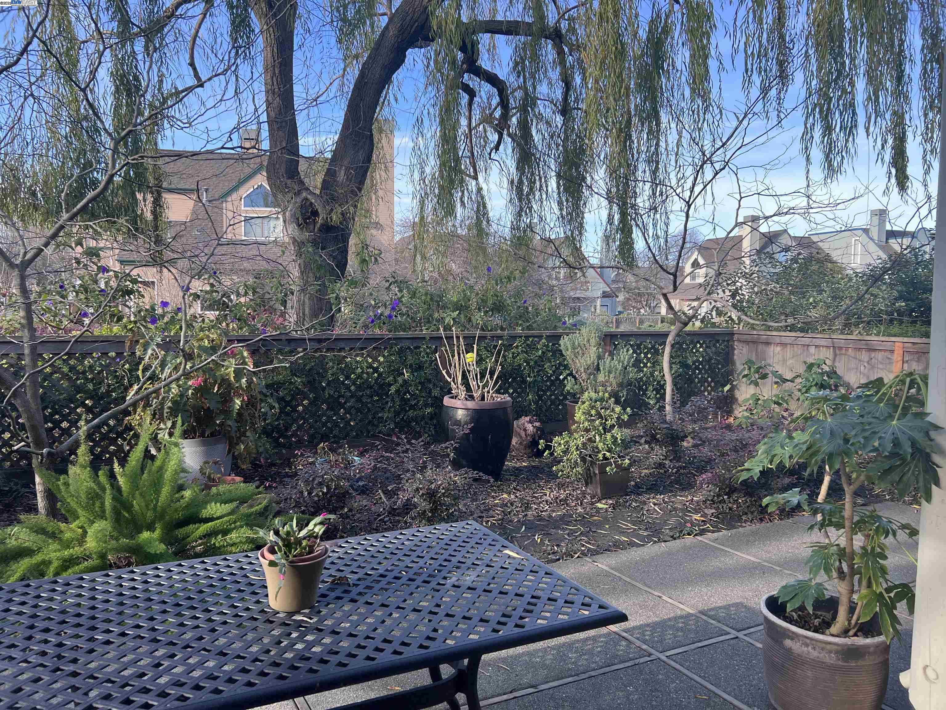 Alameda, California 94501, United States, 2 Bedrooms Bedrooms, ,2 BathroomsBathrooms,Residential,Pending,19447